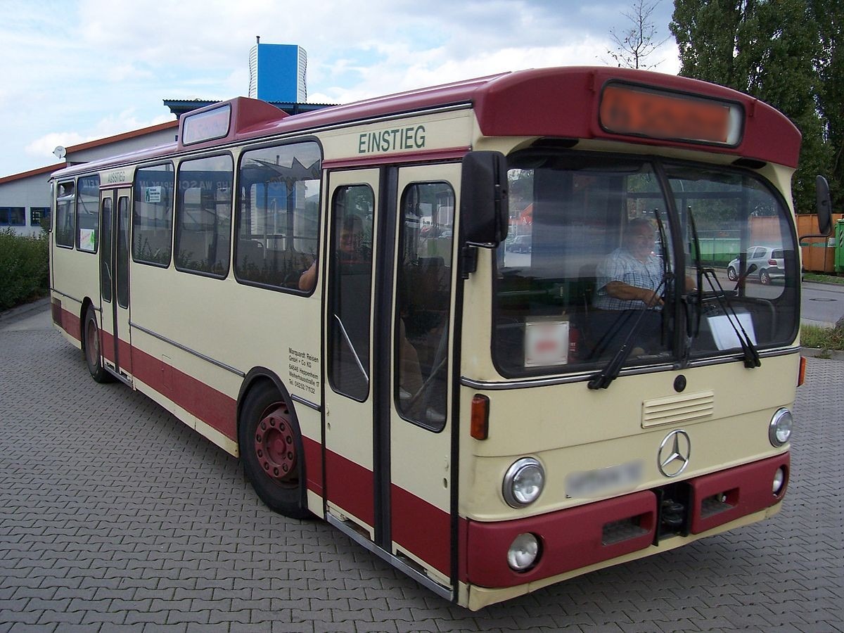 Le Mercedes O 305 